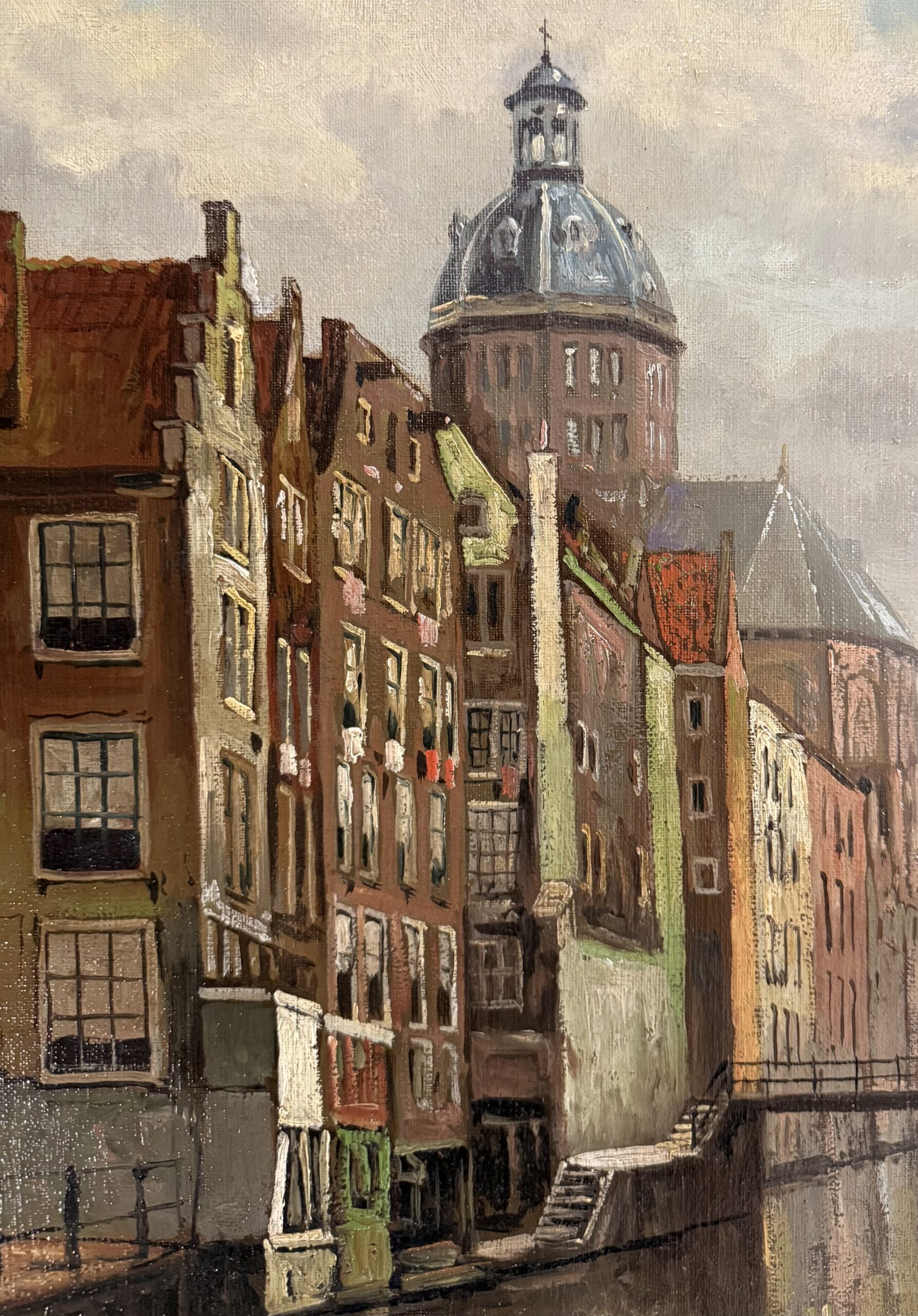 Oudezijds Voorburgwal & koepel Sint Nicolaaskerk