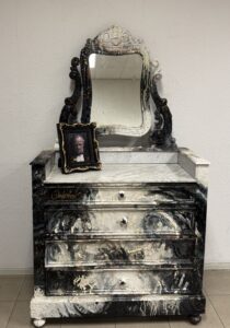 Peter Donkersloot – The Godfather Dresser Uniek kunstobject met origineel ingeschilderde giclée in lijst