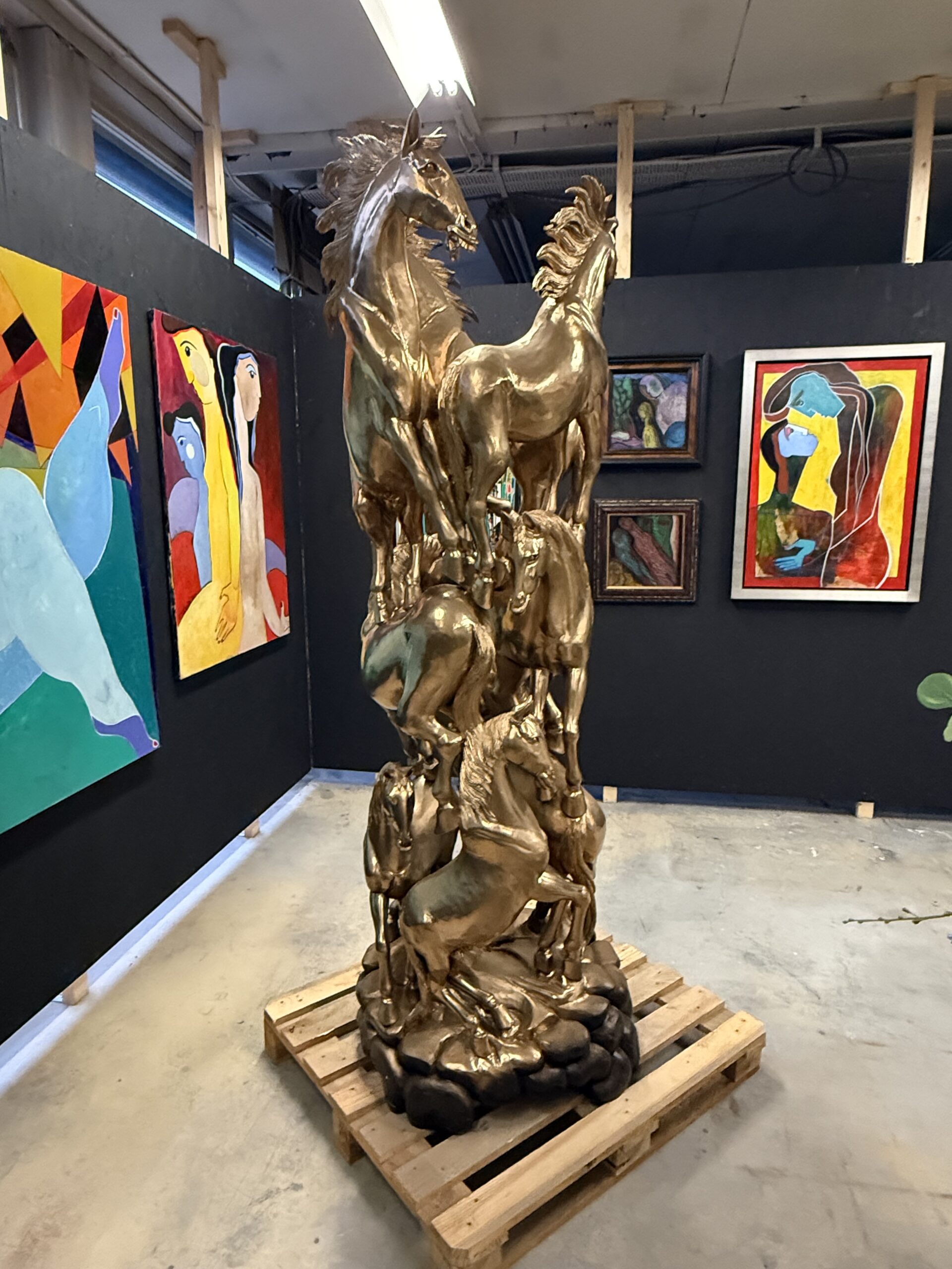 Theo Mackaay – Sculptuur Dans van de Acht Gouden Paarden