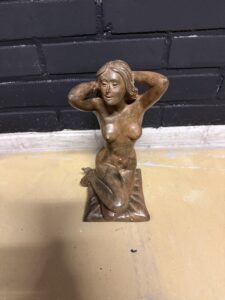 Bronzen Beeld P. Chenet – Knielende Vrouw