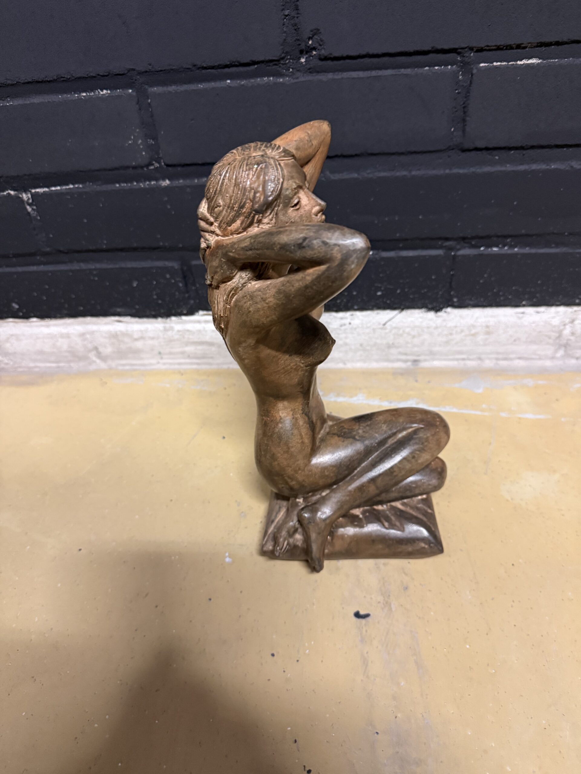 Bronzen Beeld P. Chenet – Knielende Vrouw